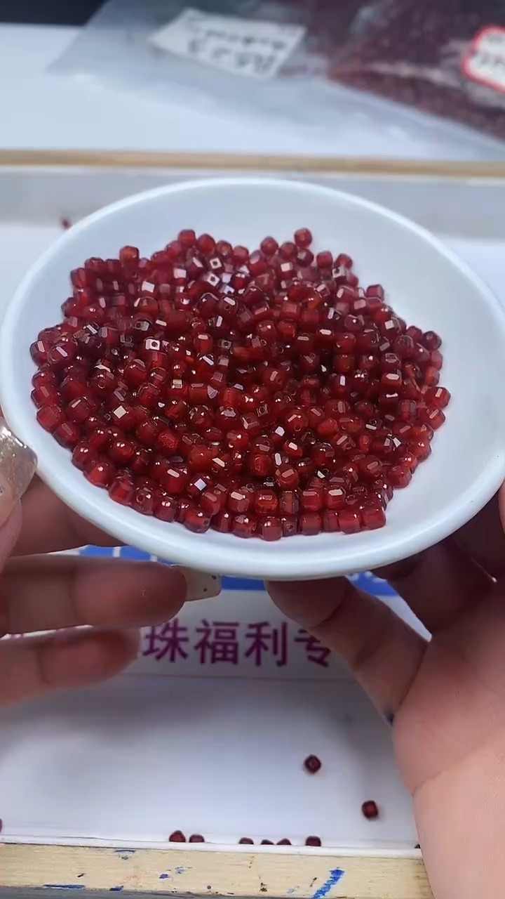 未镶嵌散珠南红玛瑙B482 南红切面方糖4mm50颗15元