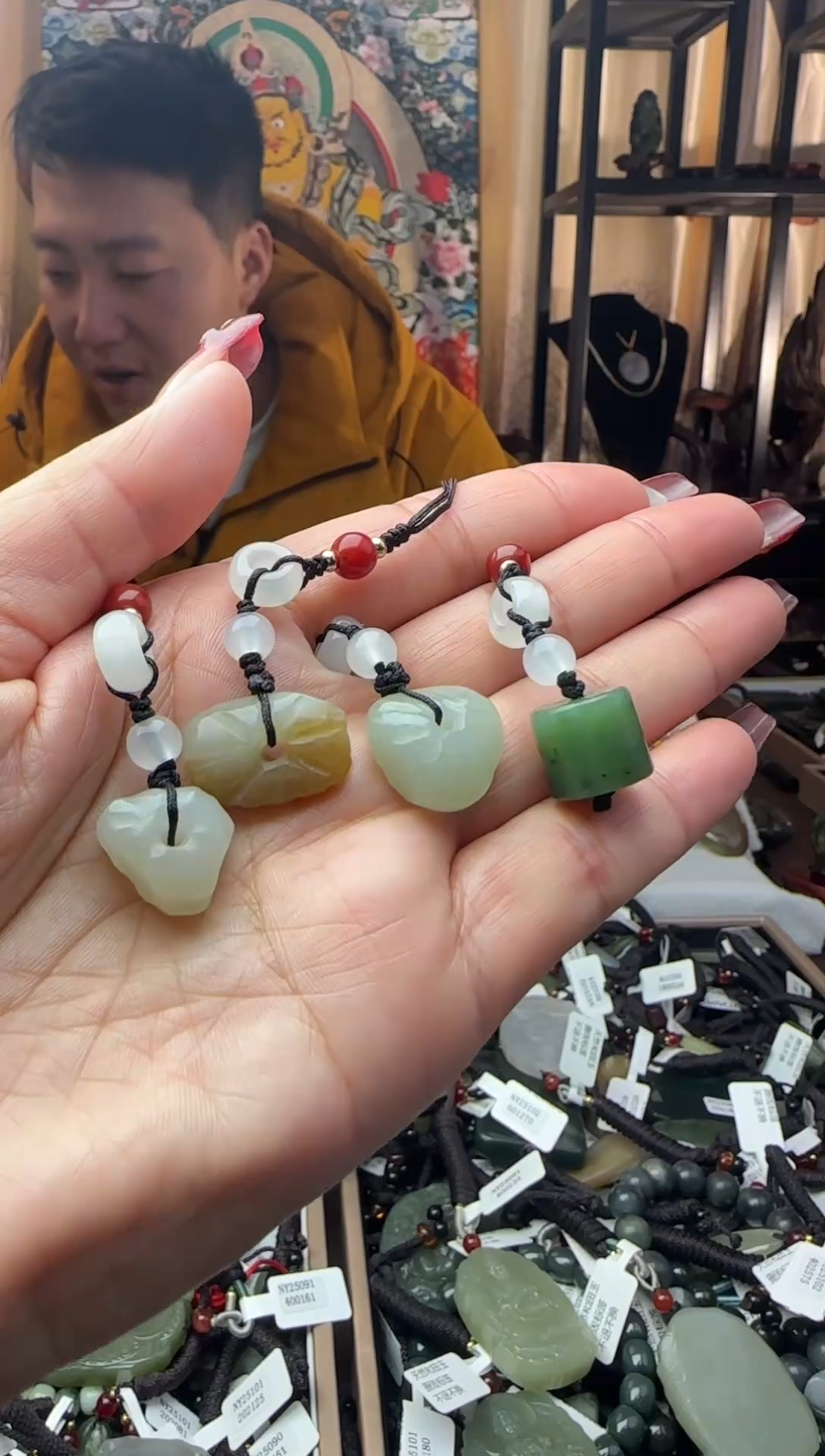 颈饰未镶嵌和田玉随型吊坠3