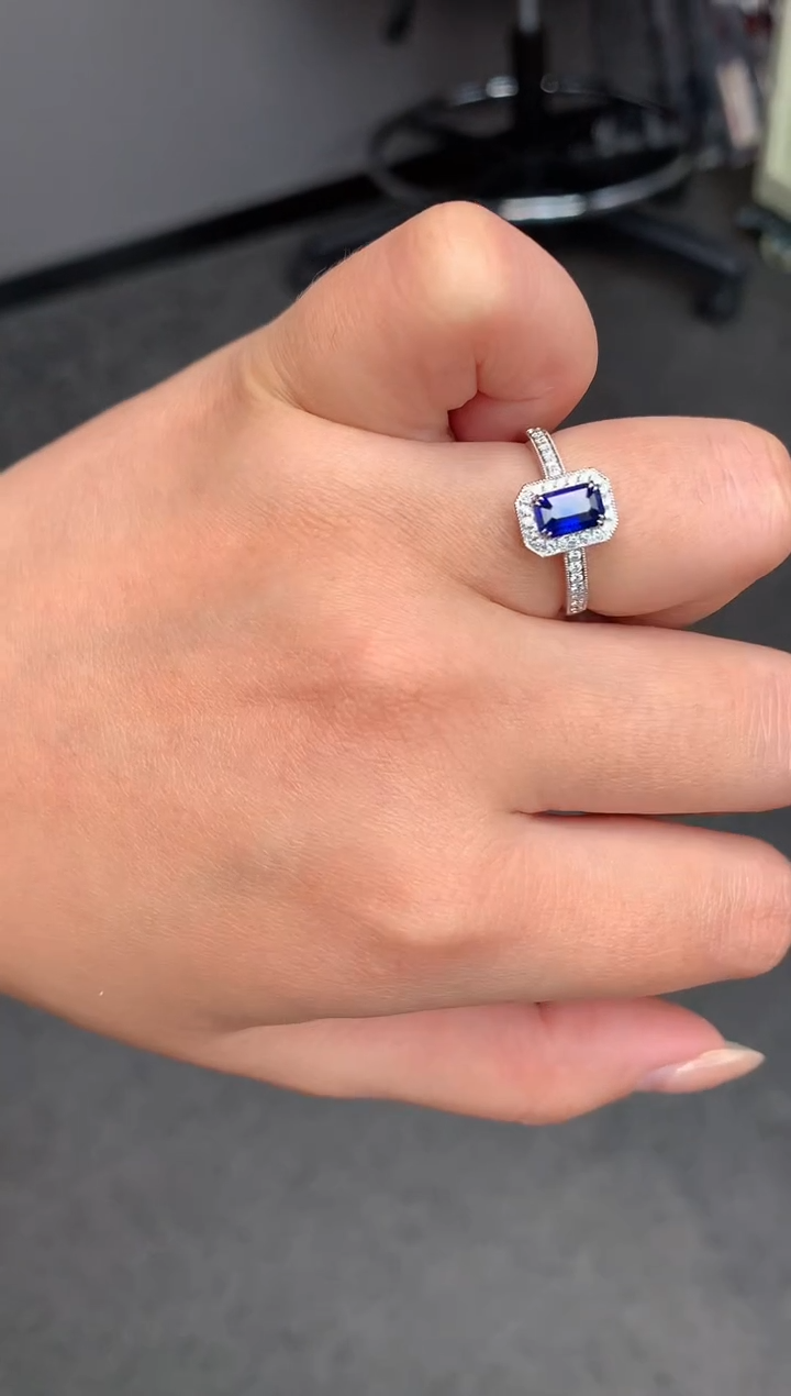 【闪购商品】蓝宝石戒指18K金镶嵌1ct皇家蓝戒指