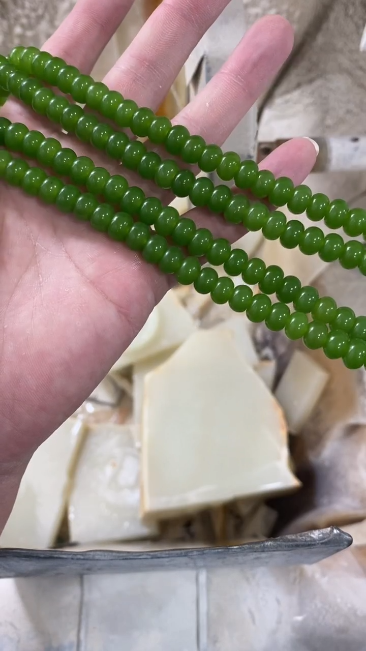 果绿卡8MM算盘珠项链发一条