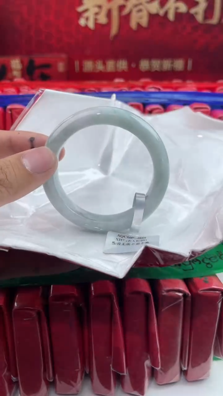 【闪购商品】翡翠手镯未镶嵌9翡翠手镯（微瑕）