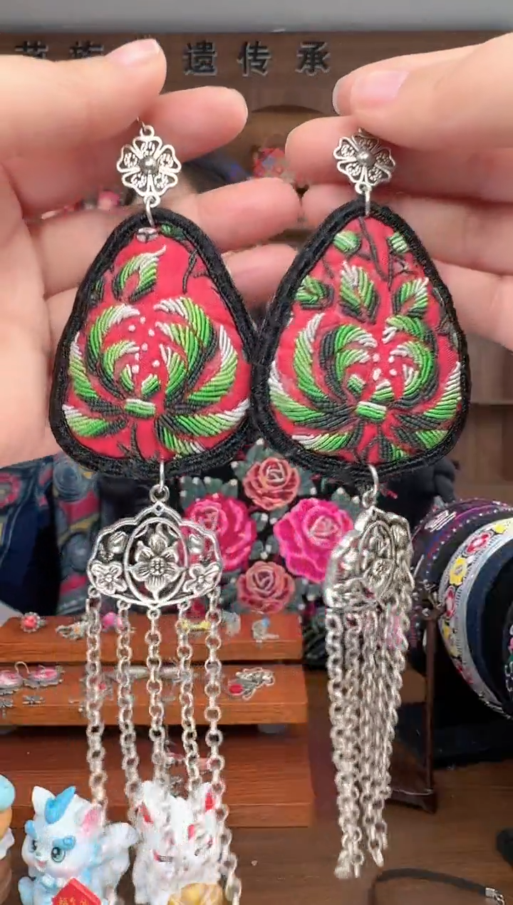 【闪购商品】织绣扶光苗绣传承53