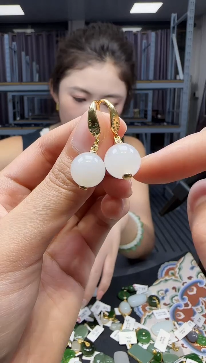 和田玉银S925镶嵌耳饰1