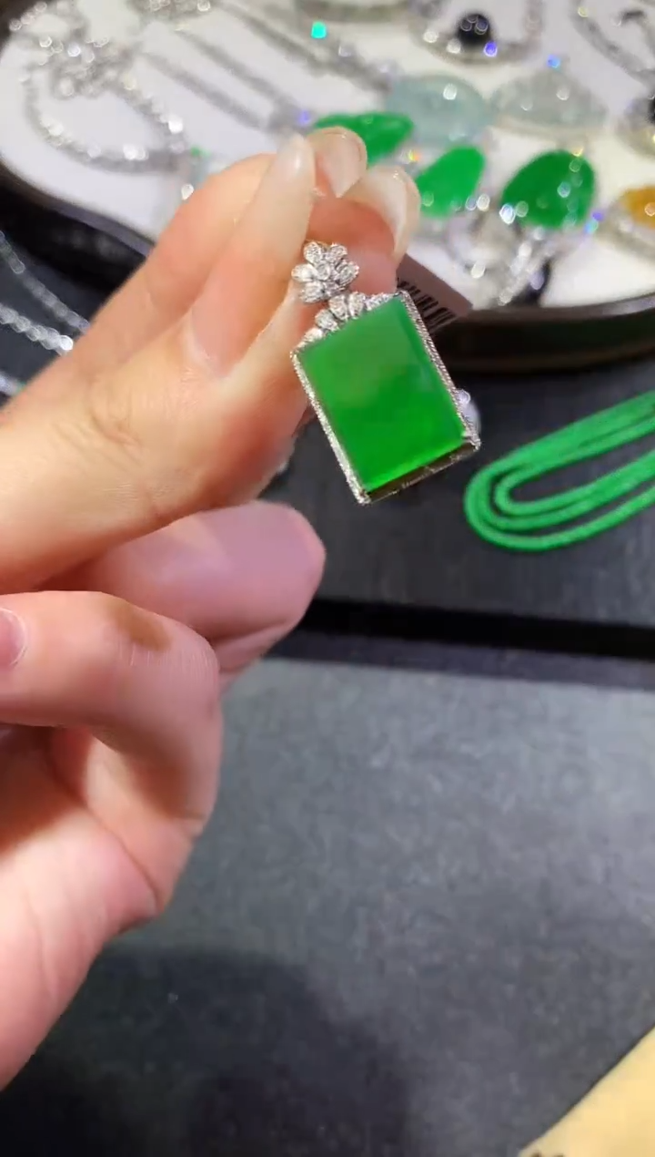 【闪购商品】翡翠吊坠(不含链)18K金镶嵌15-无事牌