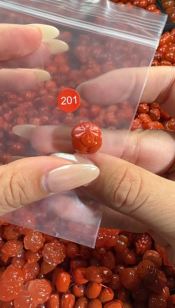 颈饰未镶嵌南红玛瑙1