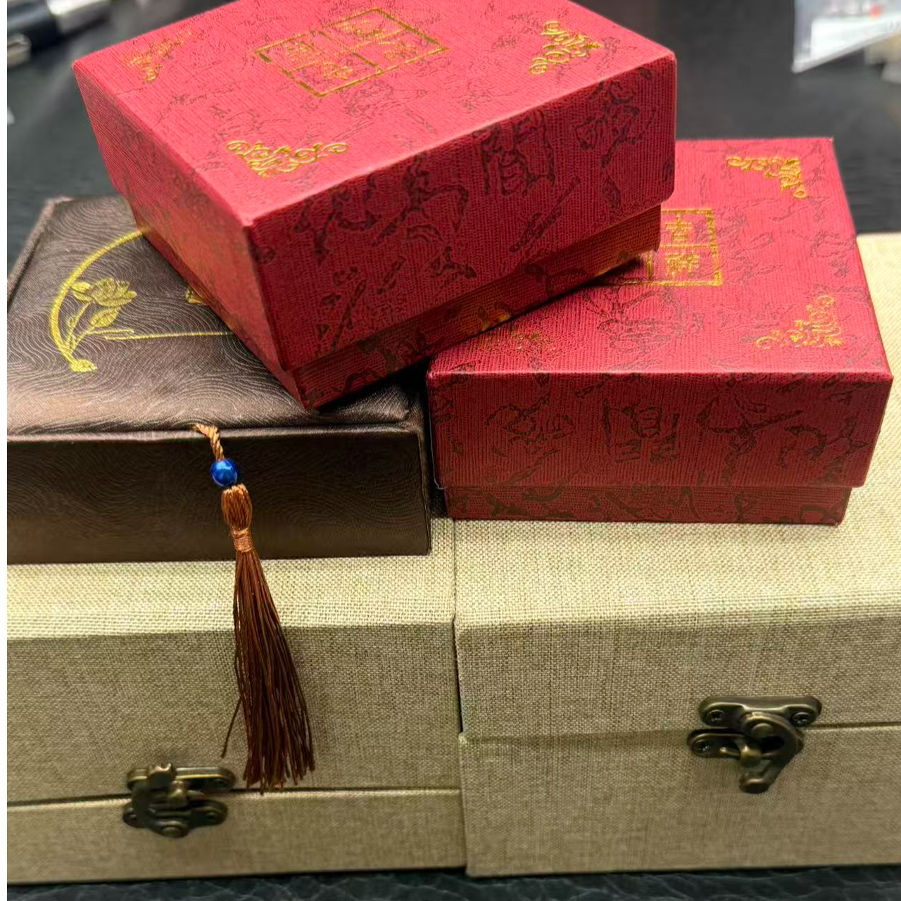 原创节日风格轻奢风礼盒b300