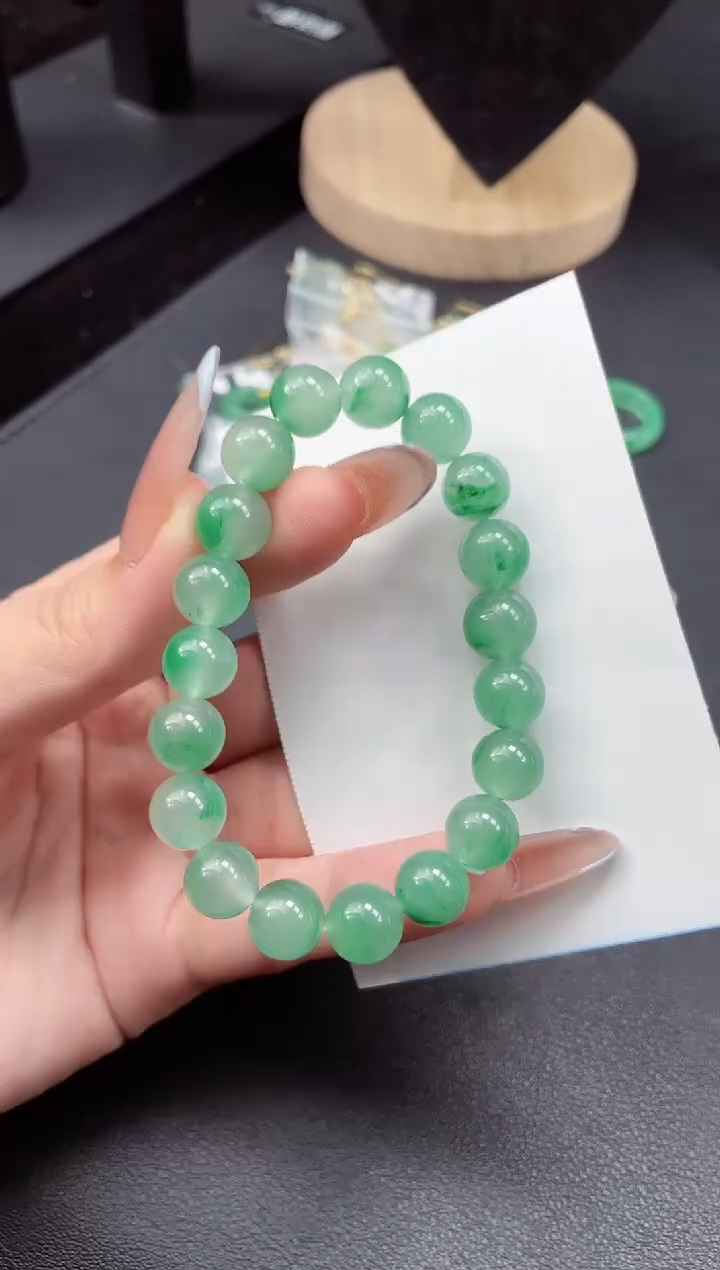 吊坠(赠链)未镶嵌石英质玉（非洲翠）13.110手串