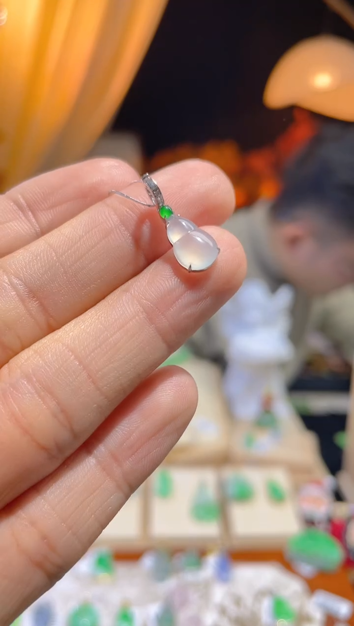 【闪购商品】翡翠颈饰18K金镶嵌假一赔三