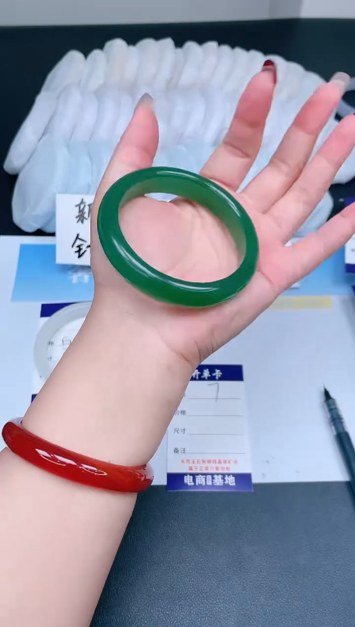 【闪购商品】石英质玉手镯未镶嵌7-63
