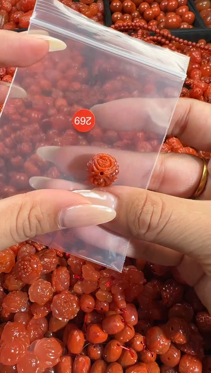 颈饰未镶嵌南红玛瑙1