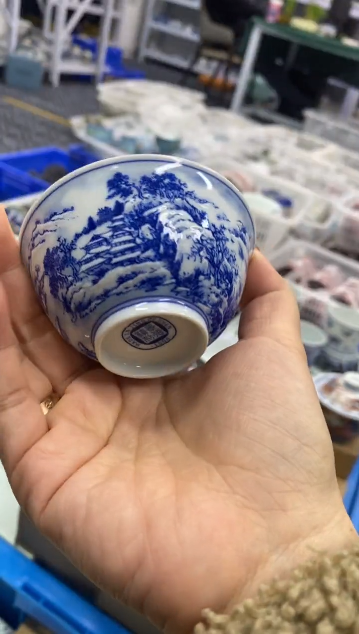 陶瓷山水堆白薄胎宫杯80毫升