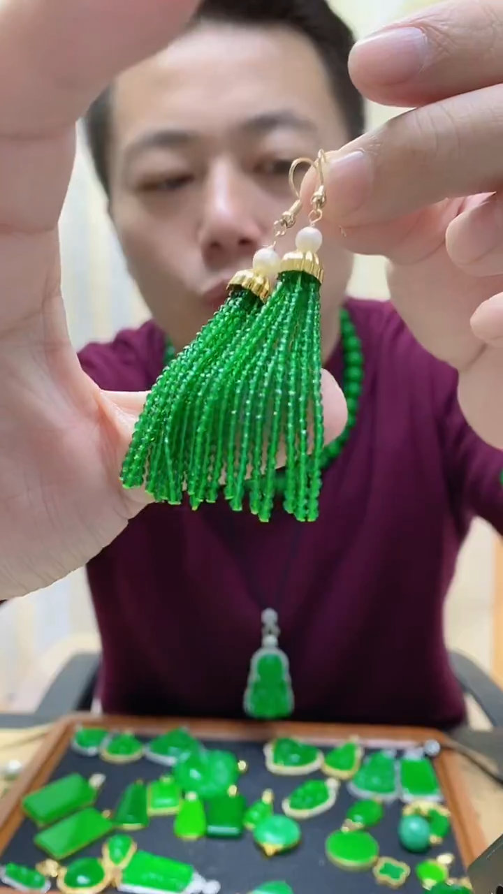 14K金镶嵌翡翠耳饰翡翠耳钩