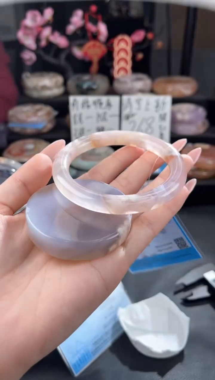 【闪购商品】石英质玉手镯未镶嵌60