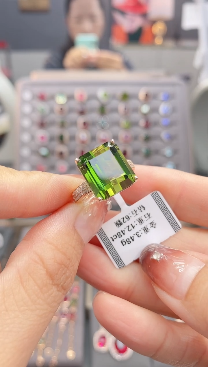 18K金镶嵌戒指碧玺12.48