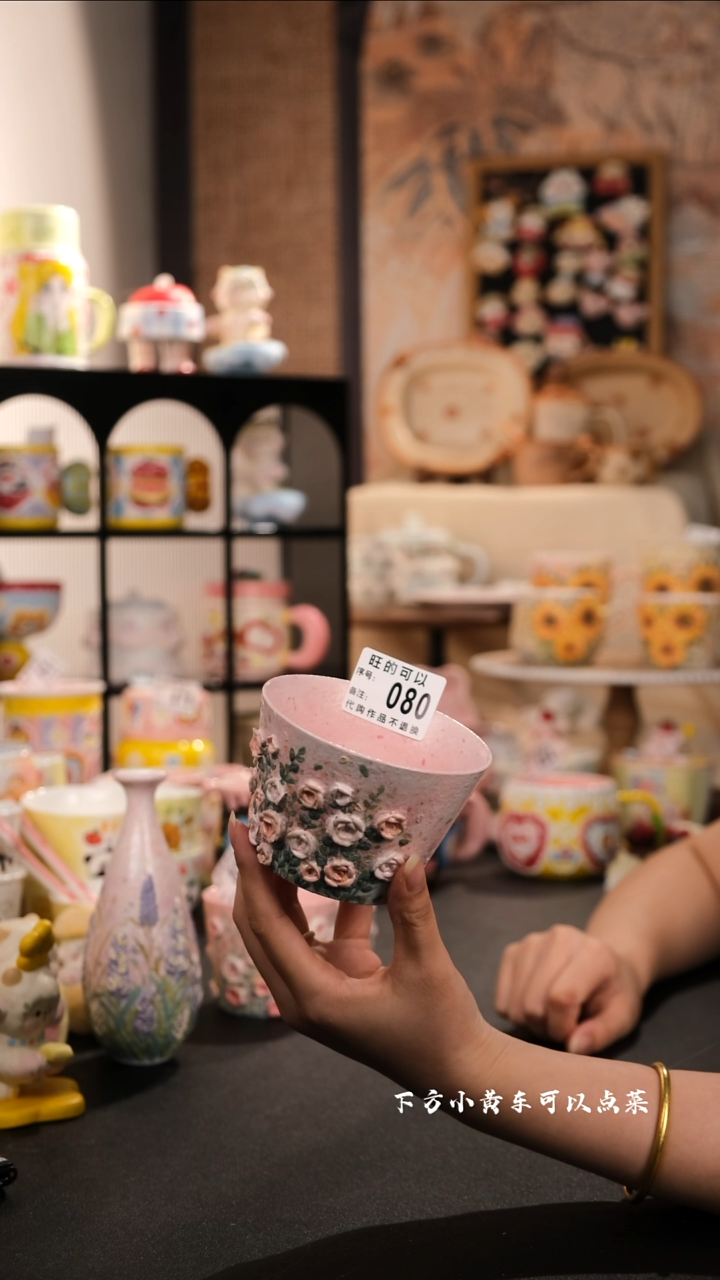 摆件景德镇手工手绘高温釉下彩设计师款080