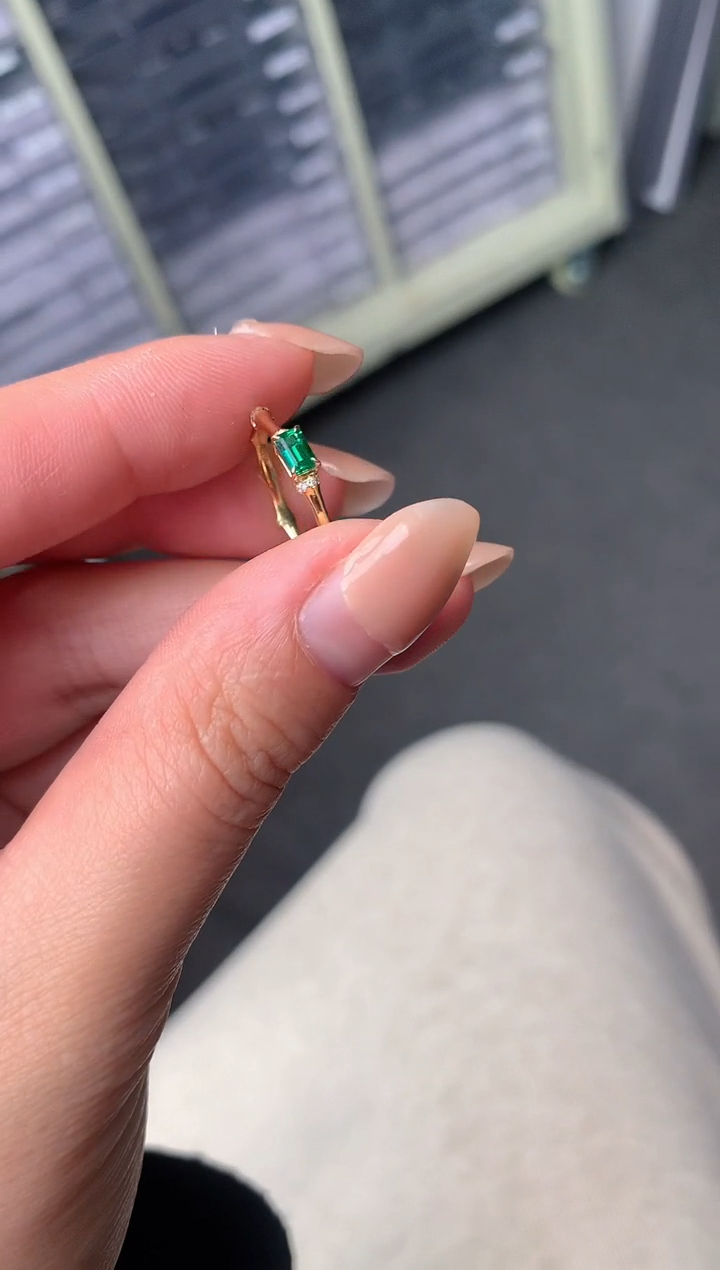 【闪购商品】祖母绿戒指18K金镶嵌祖母绿戒指