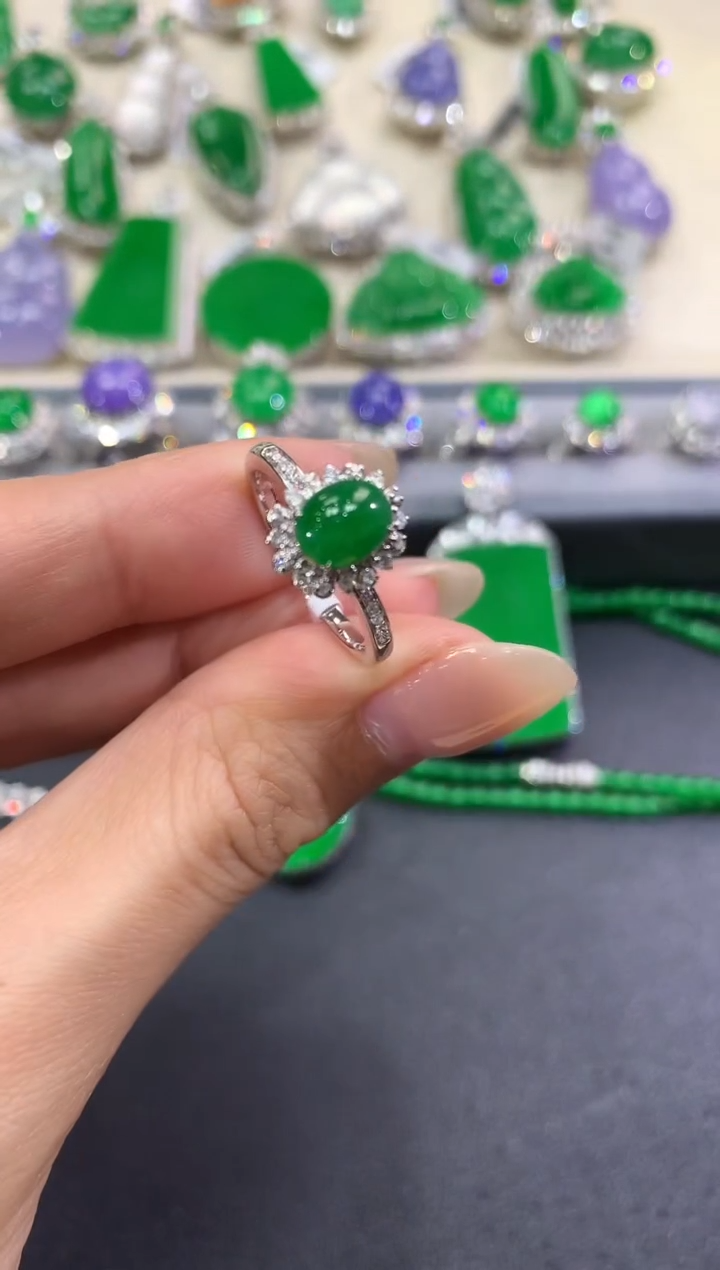 【闪购商品】翡翠戒指18K金镶嵌w28      