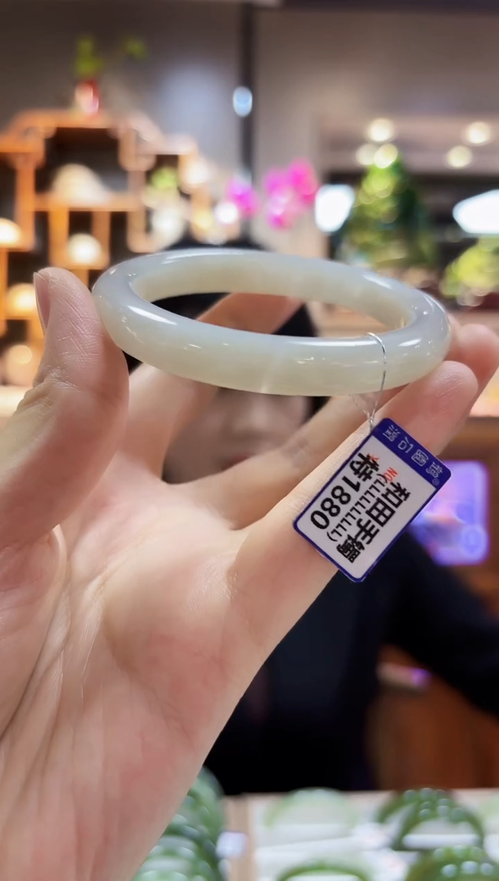 【闪购商品】和田玉56未镶嵌手镯微瑕