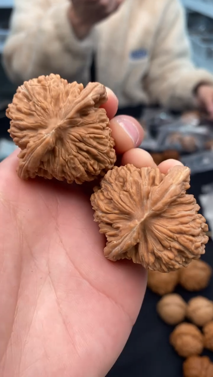 【闪购商品】文玩核桃把件四座楼40-u389