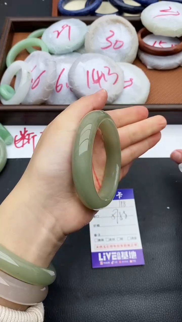 未镶嵌手镯石英质玉198+58.4