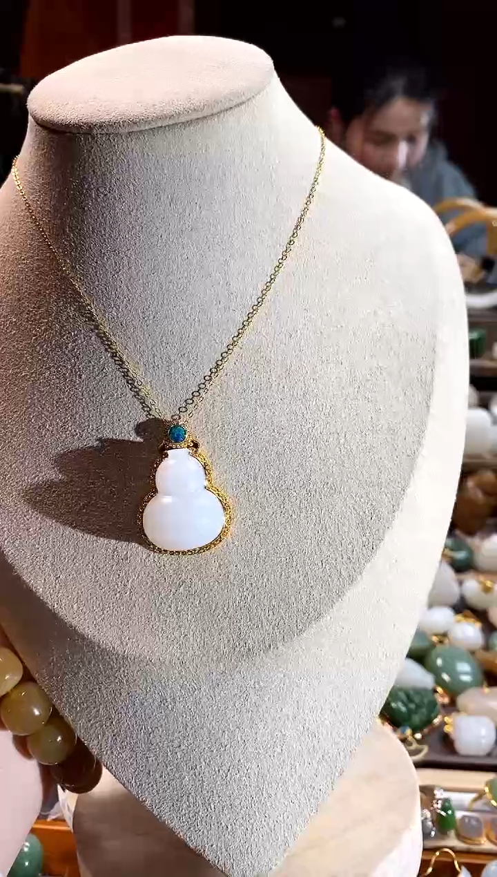 【闪购商品】和田玉吊坠18K金镶嵌。