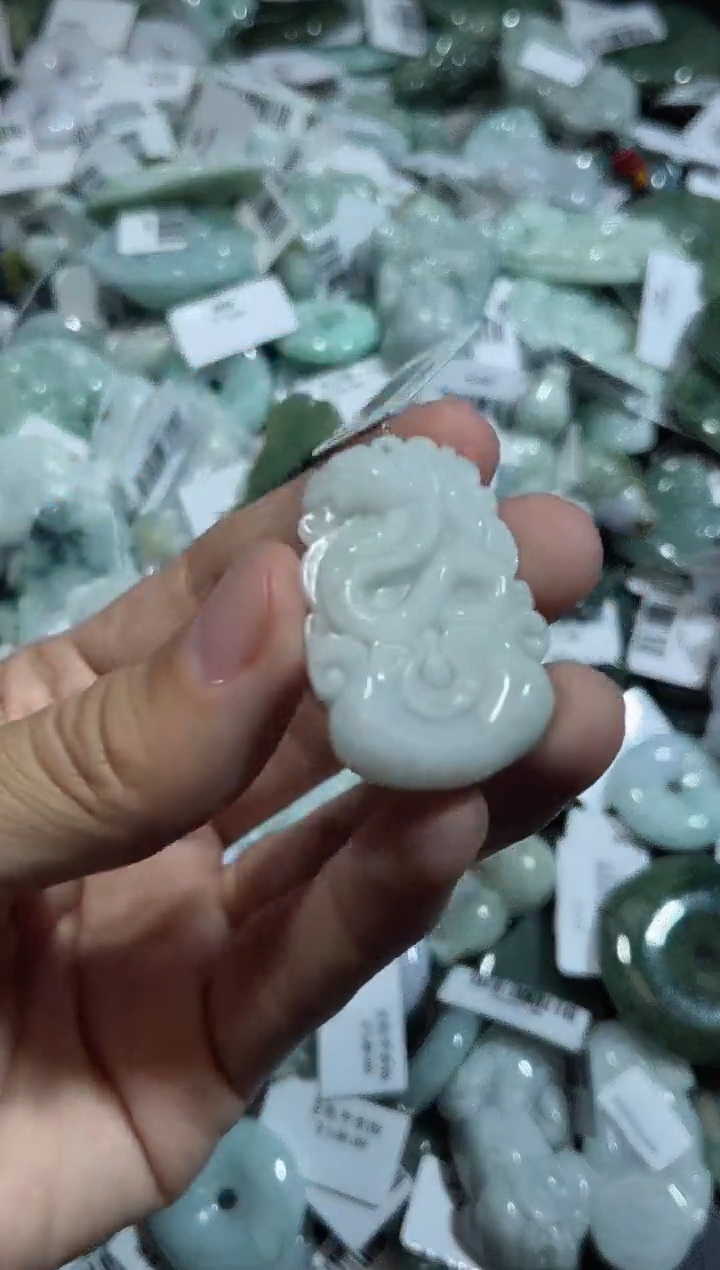 【闪购商品】翡翠颈饰未镶嵌00002744