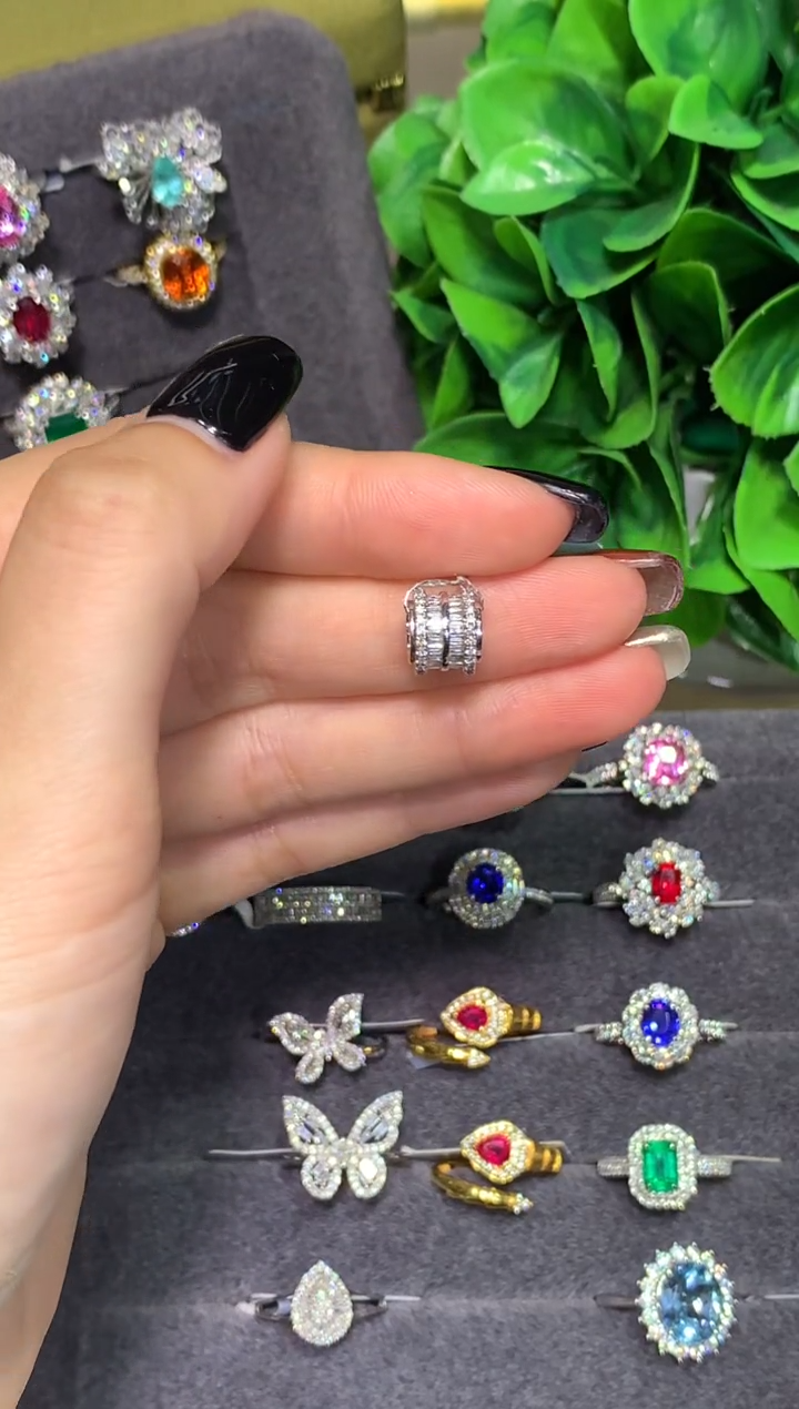 吊坠(不含链)18K金镶嵌钻石0.52CT