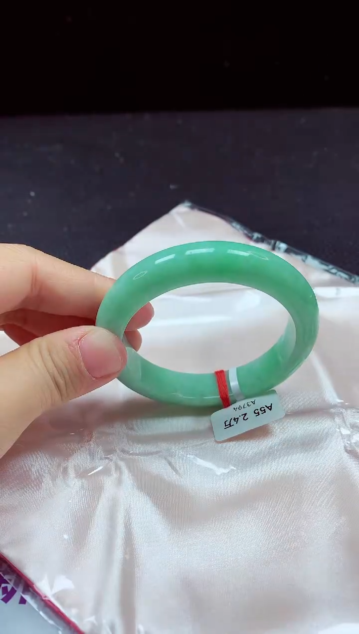 【闪购商品】翡翠手镯未镶嵌镯子55+