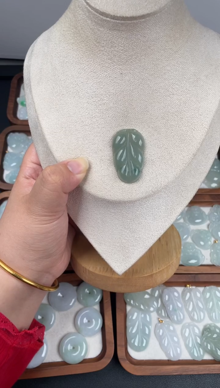 颈饰未镶嵌翡翠叶子