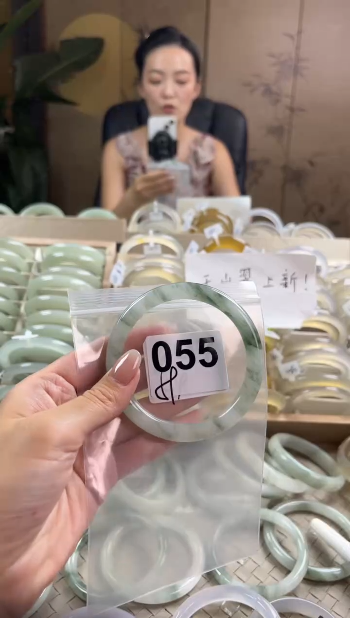 手镯玛瑙/玉髓未镶嵌天山翠默认微抠055