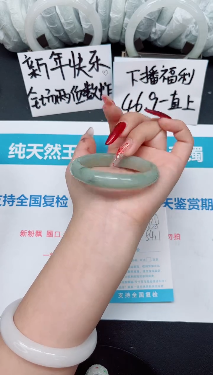 【闪购商品】石英质玉手镯合金b238