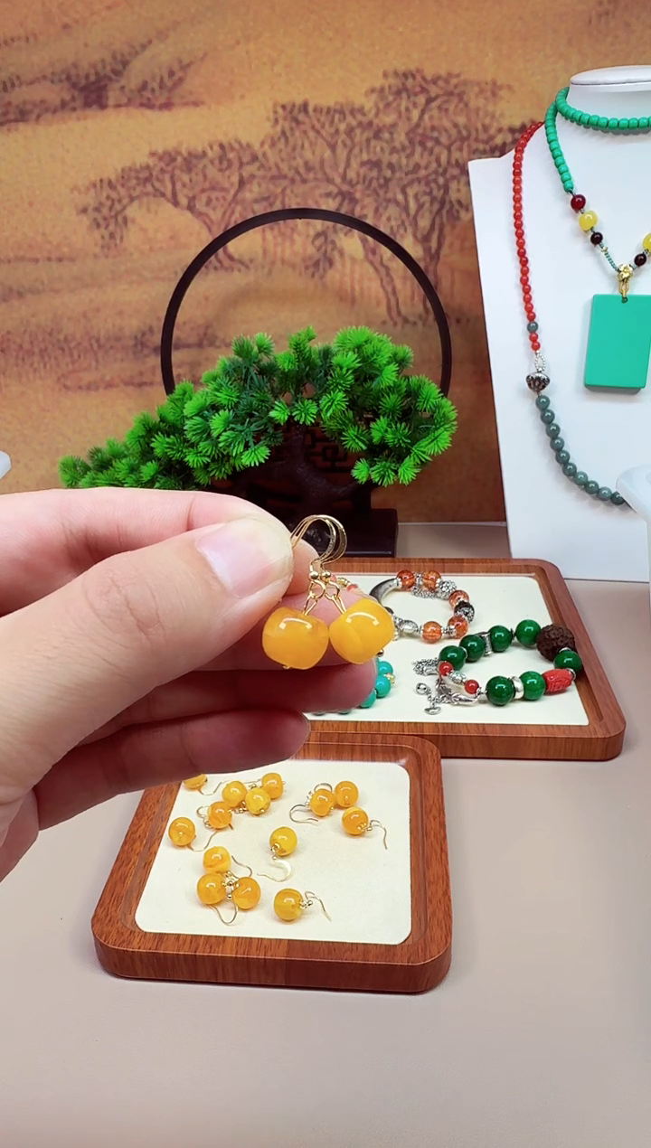 14K金镶嵌蜜蜡耳饰E01