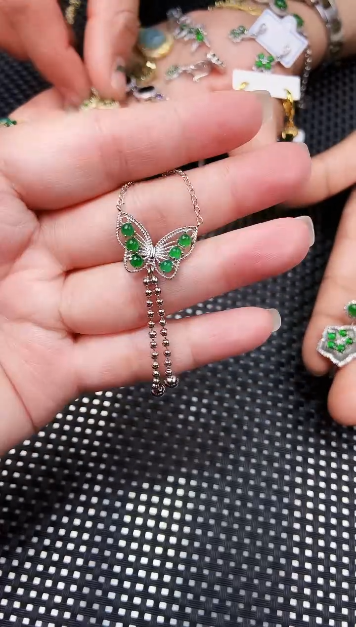 【闪购商品】翡翠颈饰未镶嵌11111111