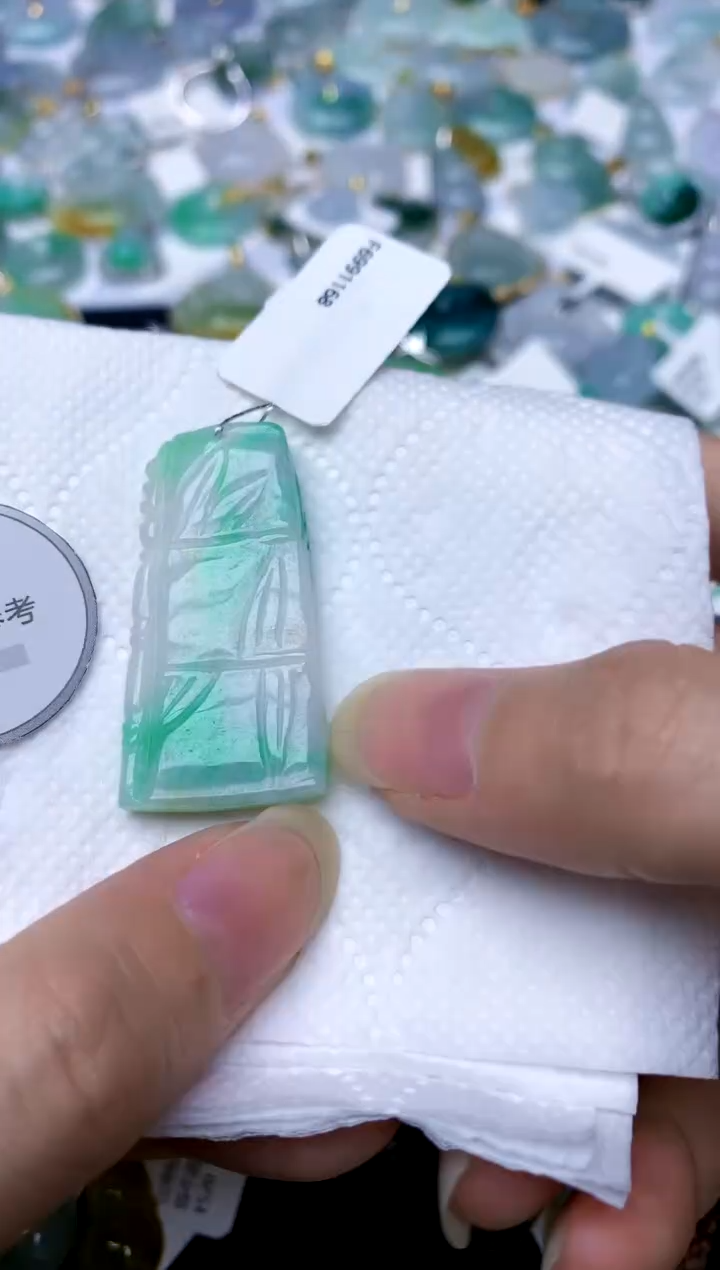 颈饰未镶嵌翡翠天然A货翡翠