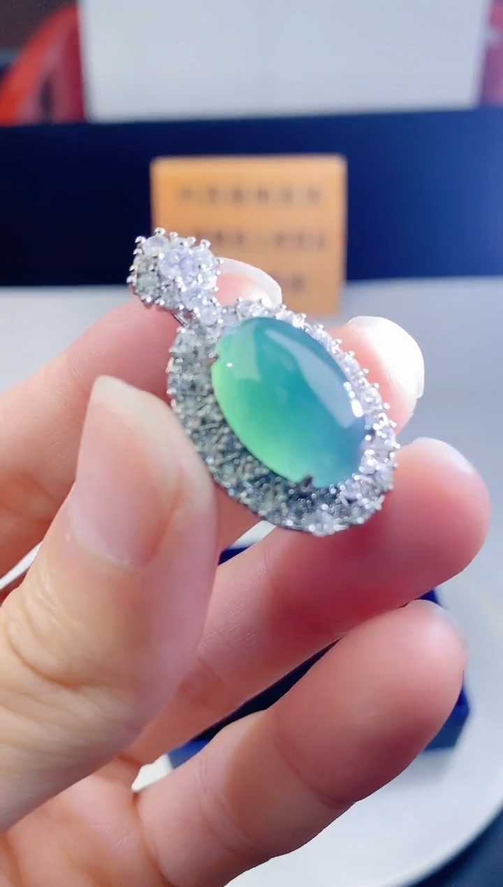 颈饰未镶嵌翡翠    