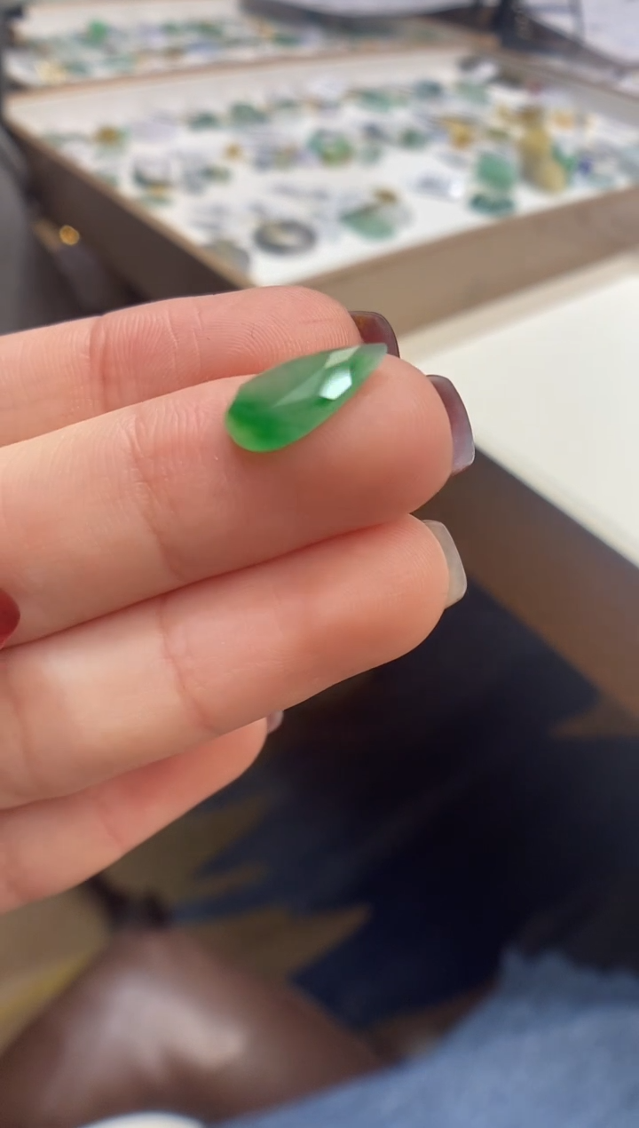 【闪购商品】翡翠颈饰未镶嵌水滴