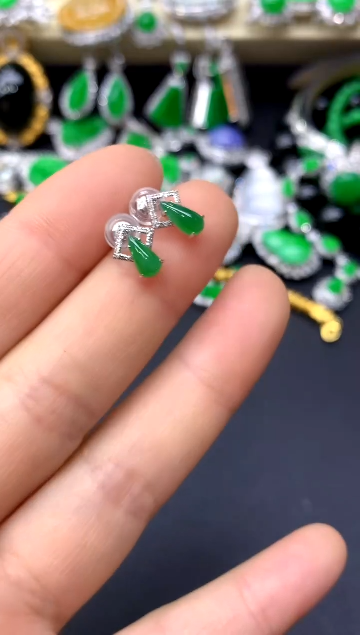 18K金镶嵌翡翠耳饰180-中国好珍宝