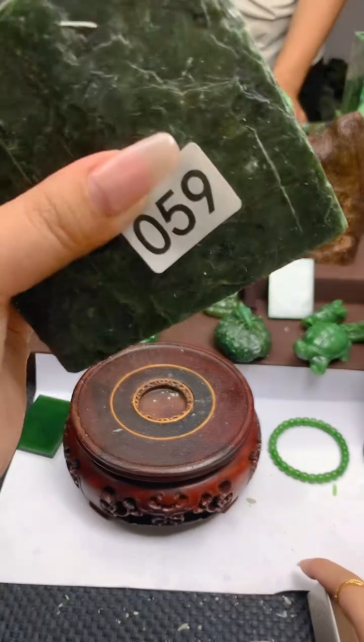 和田玉（碧玉）未镶嵌珠宝半成品1