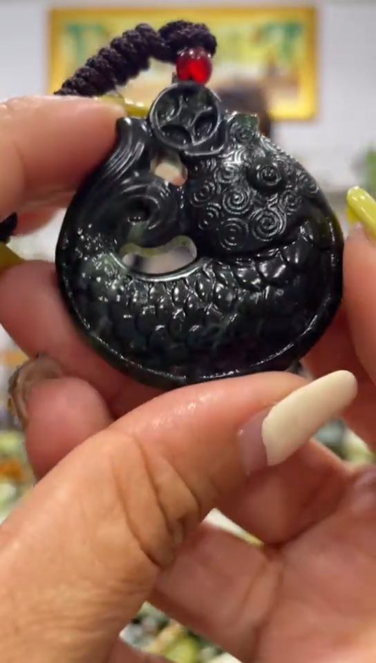 未镶嵌岫玉吊坠 