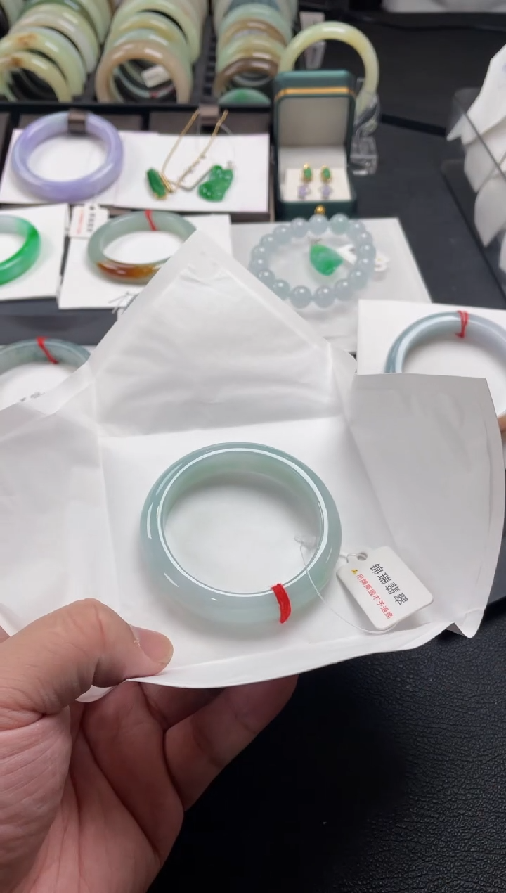 【闪购商品】翡翠手镯未镶嵌手镯