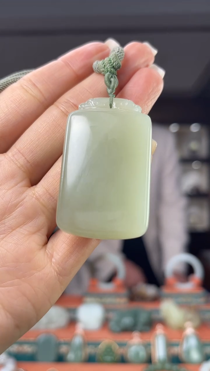 颈饰未镶嵌和田玉佩佩