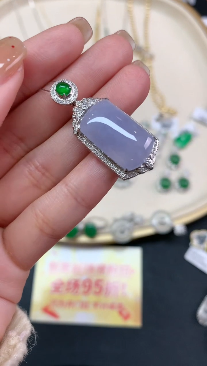 【闪购商品】翡翠吊坠(不含链)18K金镶嵌吊坠A273|8800