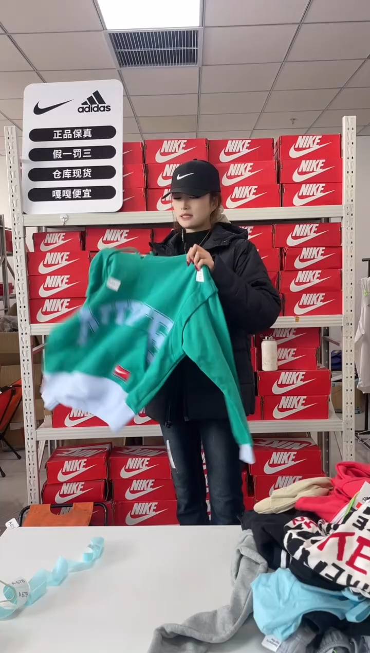 编码 257闪购尺码l  Nike/耐克卫衣卫裤以直播间过款为主