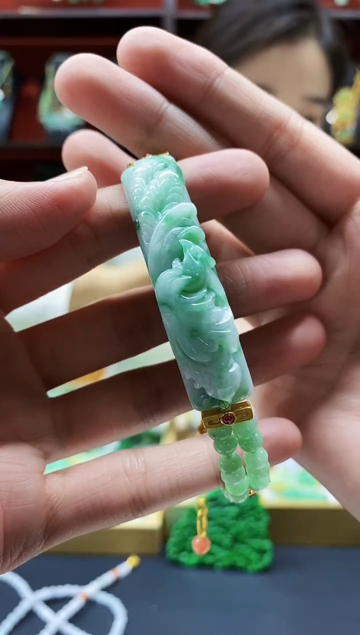 颈饰未镶嵌翡翠手串