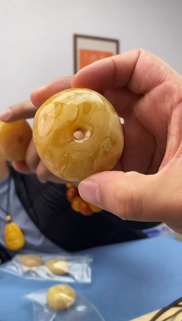 琥珀未镶嵌珠宝奇石假一罚十，多样性发一件0（赠绳子）40