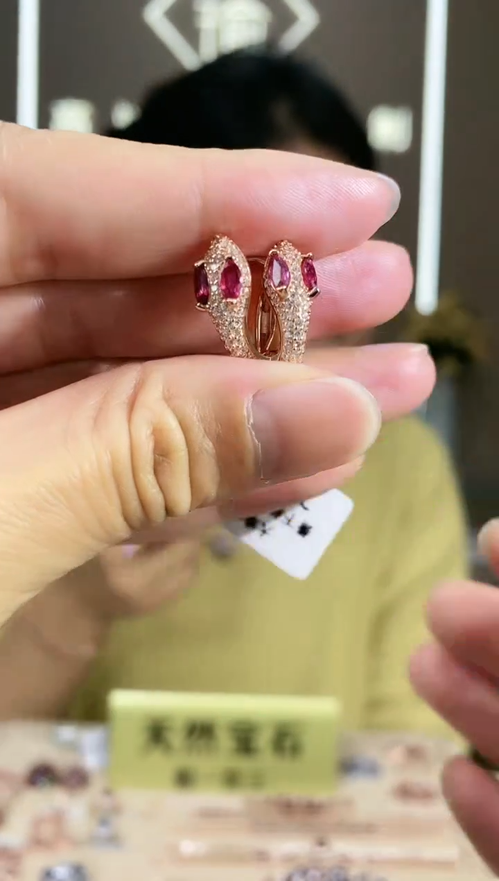 【闪购商品】红宝石耳饰银S925镶嵌耳饰