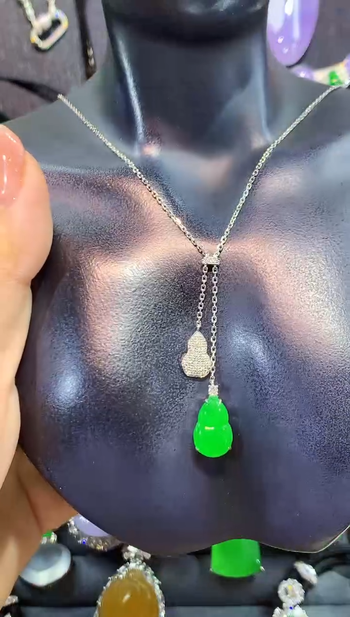 项链18K金镶嵌翡翠锁骨链