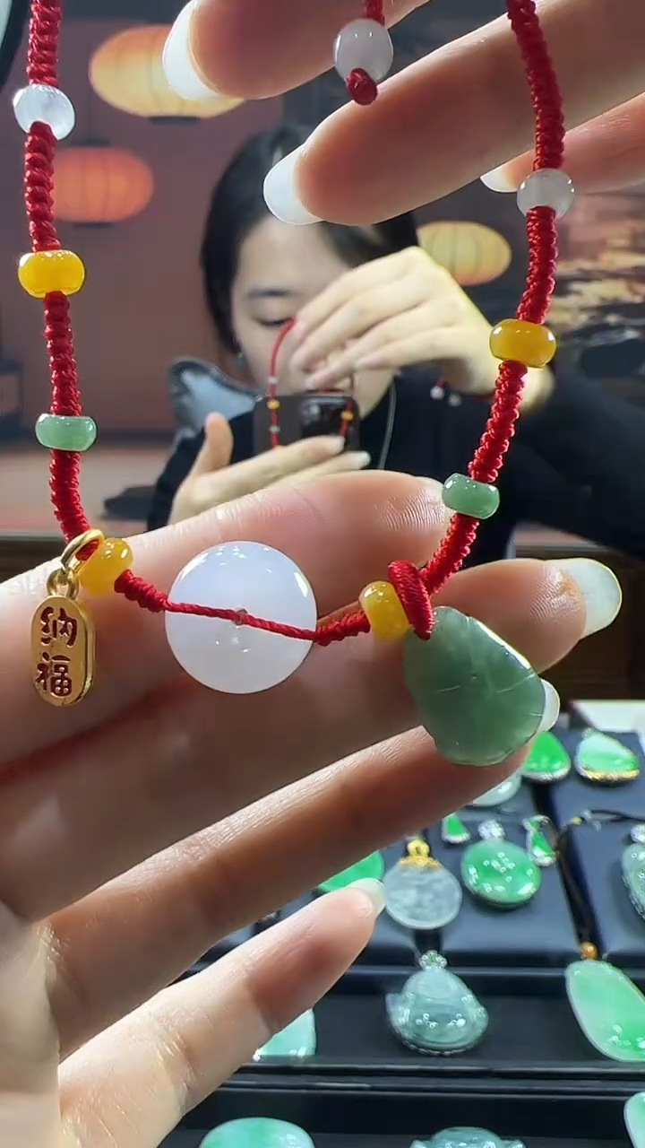 未镶嵌挂件翡翠堪**桑脚链