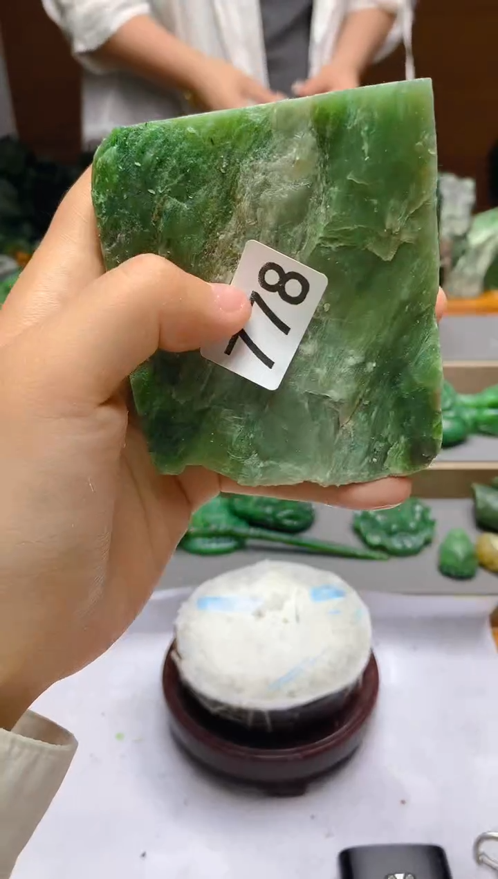 和田玉（碧玉）未镶嵌珠宝半成品1