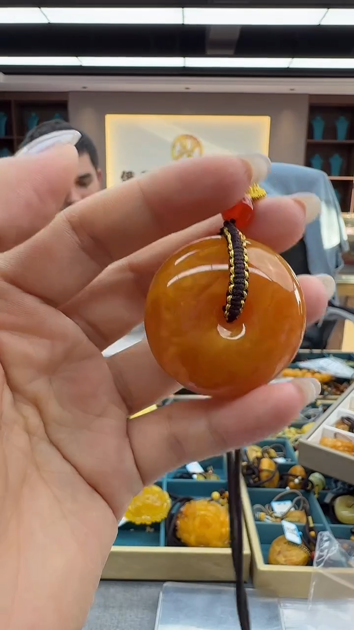 琥珀颈饰未镶嵌127秒拍号 假一罚三 